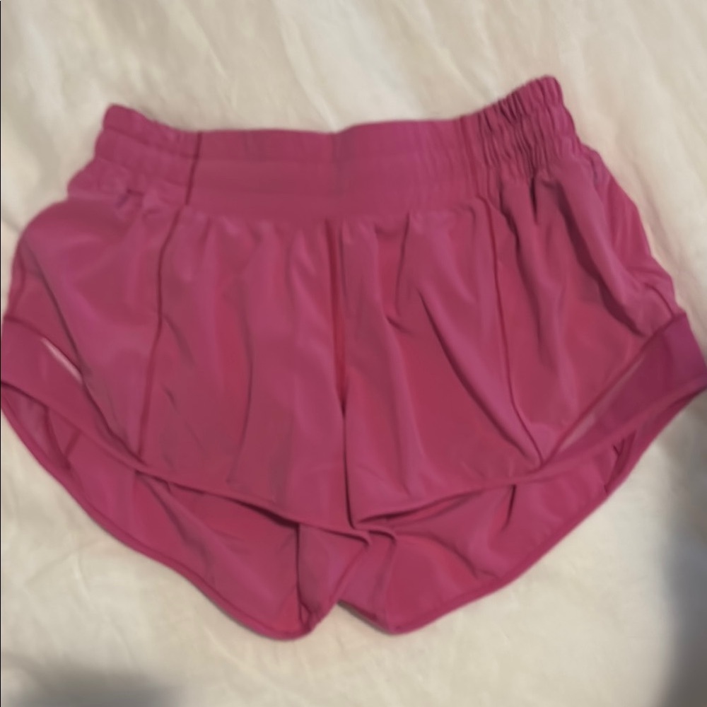 lululemon athletica Hotty Hot Low-Rise Lined Short 2.5"